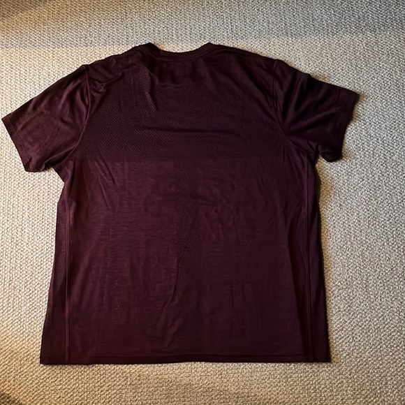 Burgundy champion workout tee​​ - Picture 2 of 3